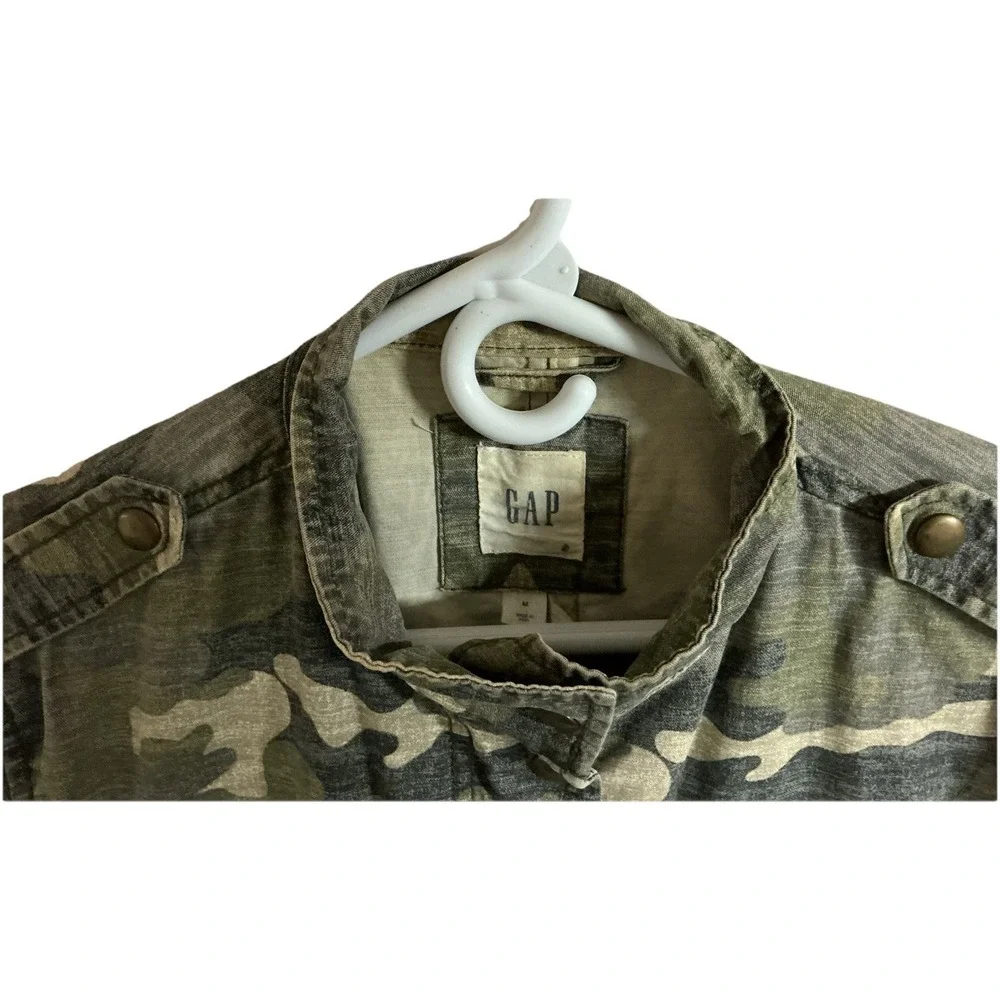 Gap Camo Utility Jacket Women's Olive Butterfly Embroidered Pockets Cinch Medium - Picture 3 of 6